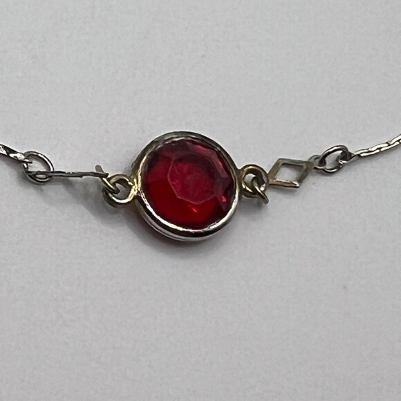 Vintage Silver Tone Garnet coloured faceted gemstone necklace (16”) - Picture 3 of 6